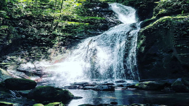 Pesona Alam Batu Basurek: Keindahan Air Terjun Eksotis